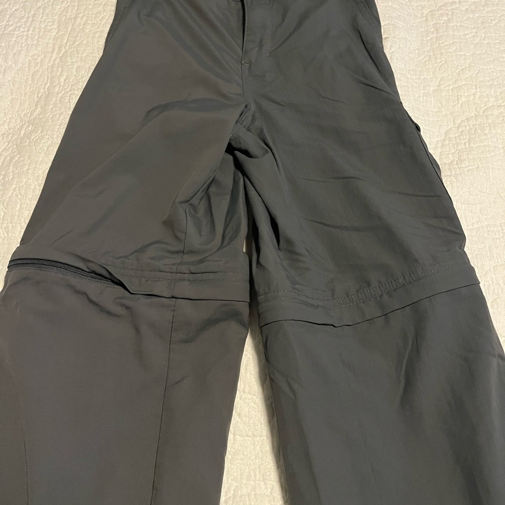 Columbia Gray Cargo Pants with Durable Design